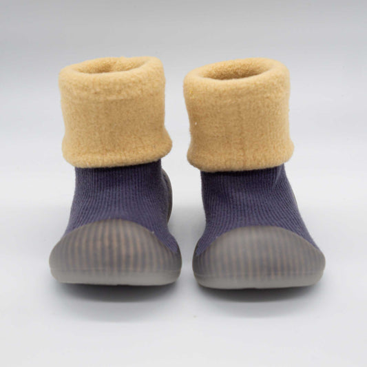 calcetin largo extensible con suela de gola flexible para bebe. 100% algodón cálido. 