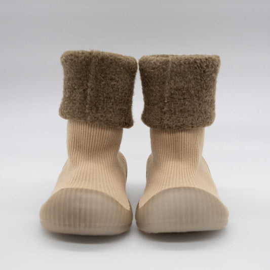 calcetines con suela de goma flexible muy comodo para los primeros pasos de tu bebe. facil de colocar y quitar. algodon elastico